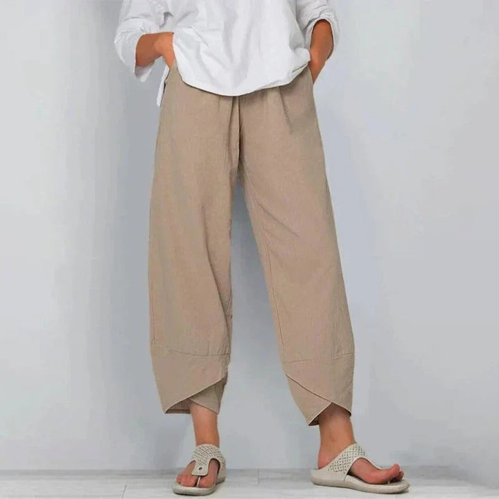 Comfortable women's relaxed fit wide-leg casual pants. High-waisted for everyday fashion, perfect as lounge pants.