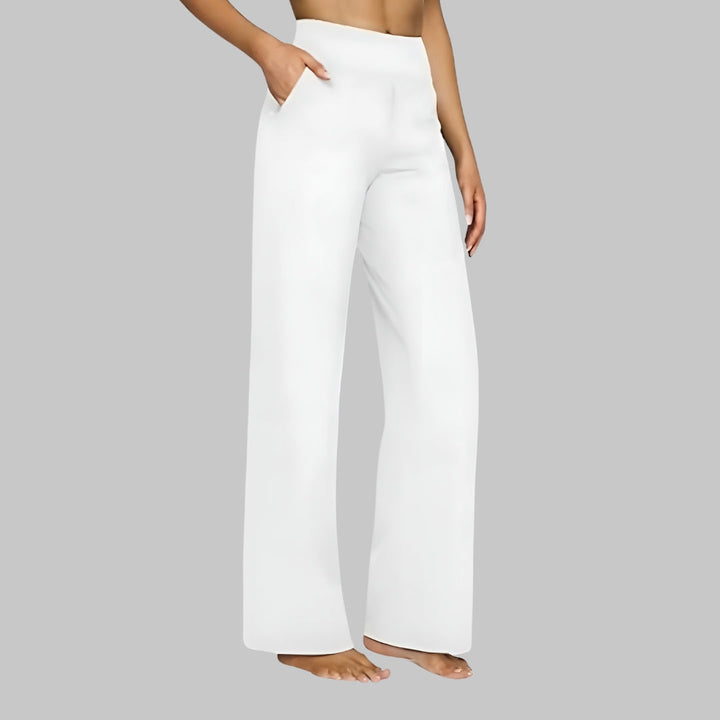 Relaxed fit women's wide-leg pants, high-waisted with practical side pockets. Ideal for versatile fashion.