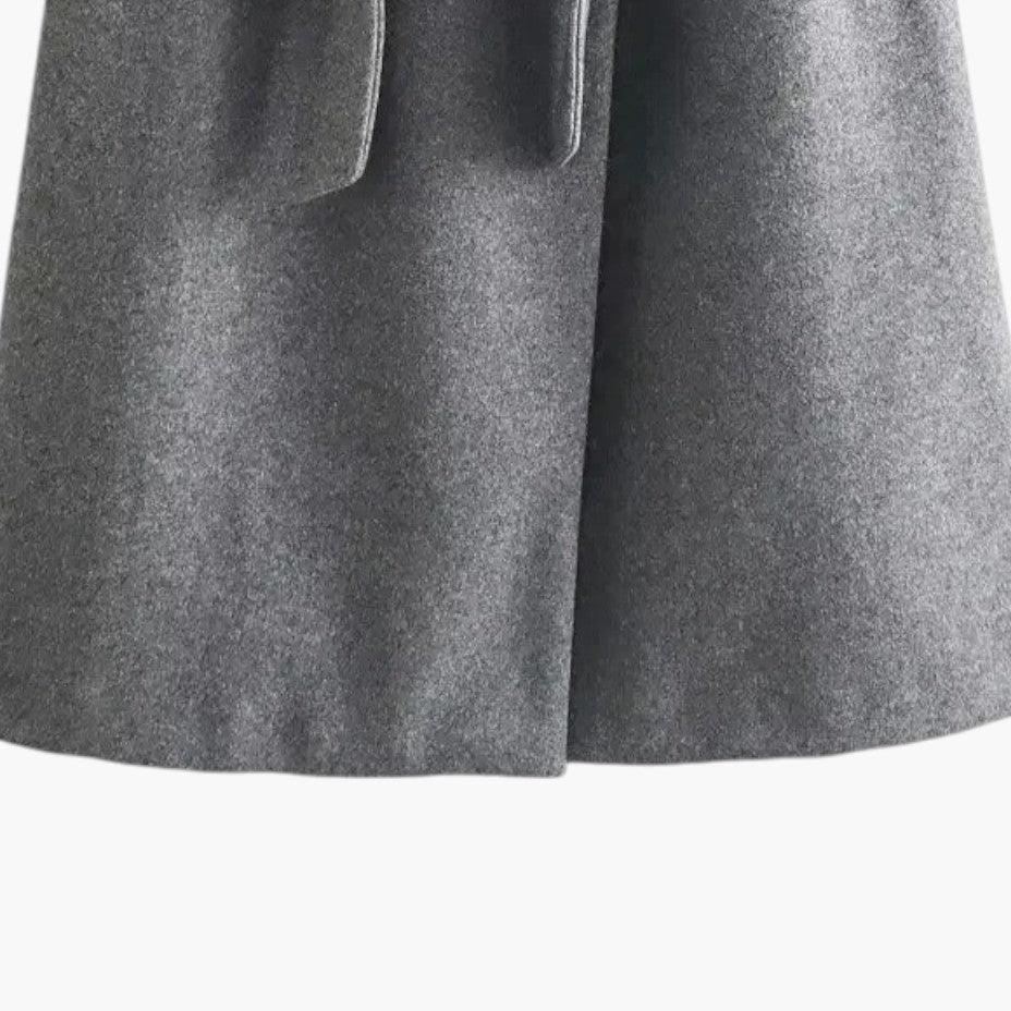 Fashionable women's hooded trench coat, a timeless classic long coat for any outfit.