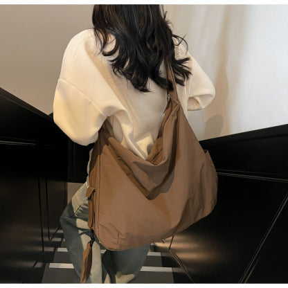 Casual women's large capacity hobo bag, versatile daily shoulder or crossbody accessory.