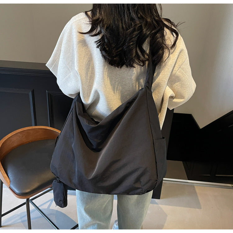 Stylish women's large crossbody bag, a chic everyday accessory for casual outfits.