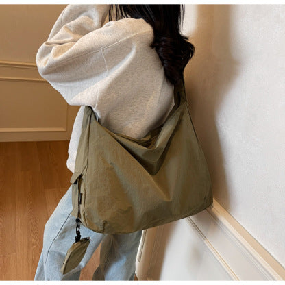 Women's organized large capacity daily bag, keeps essentials neat and accessible.
