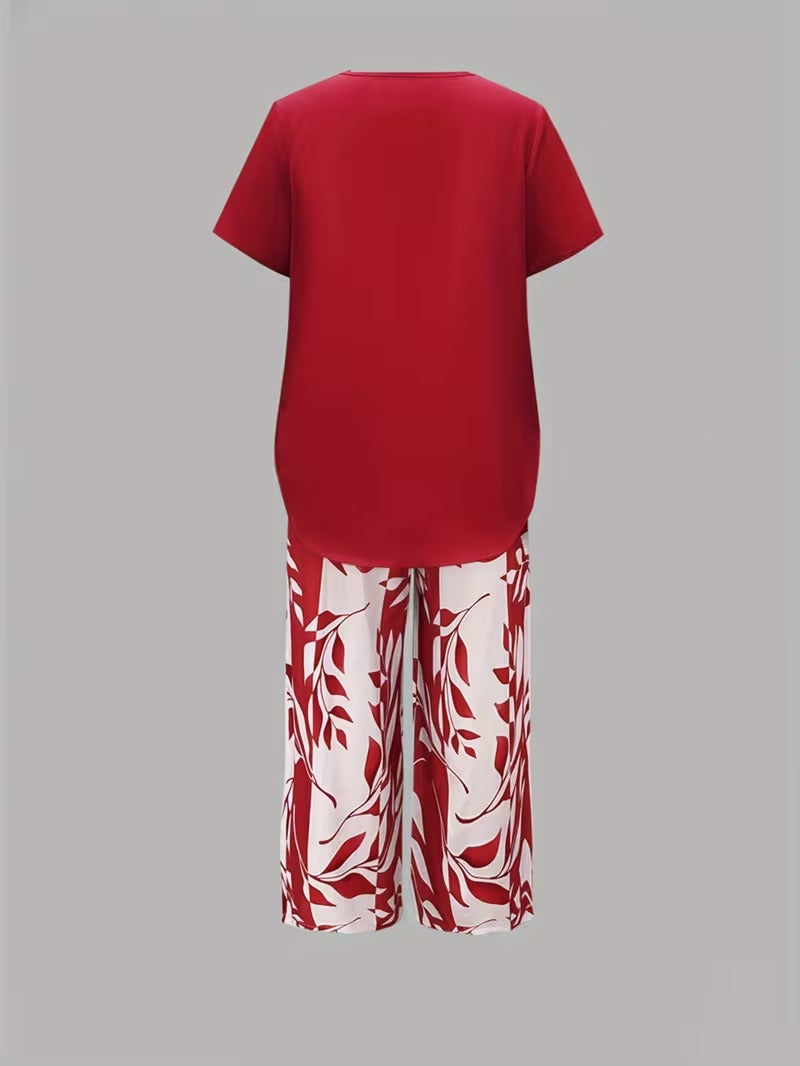 Stylish & comfortable women's leaf print short sleeve top with matching cropped pants 2-piece summer set.