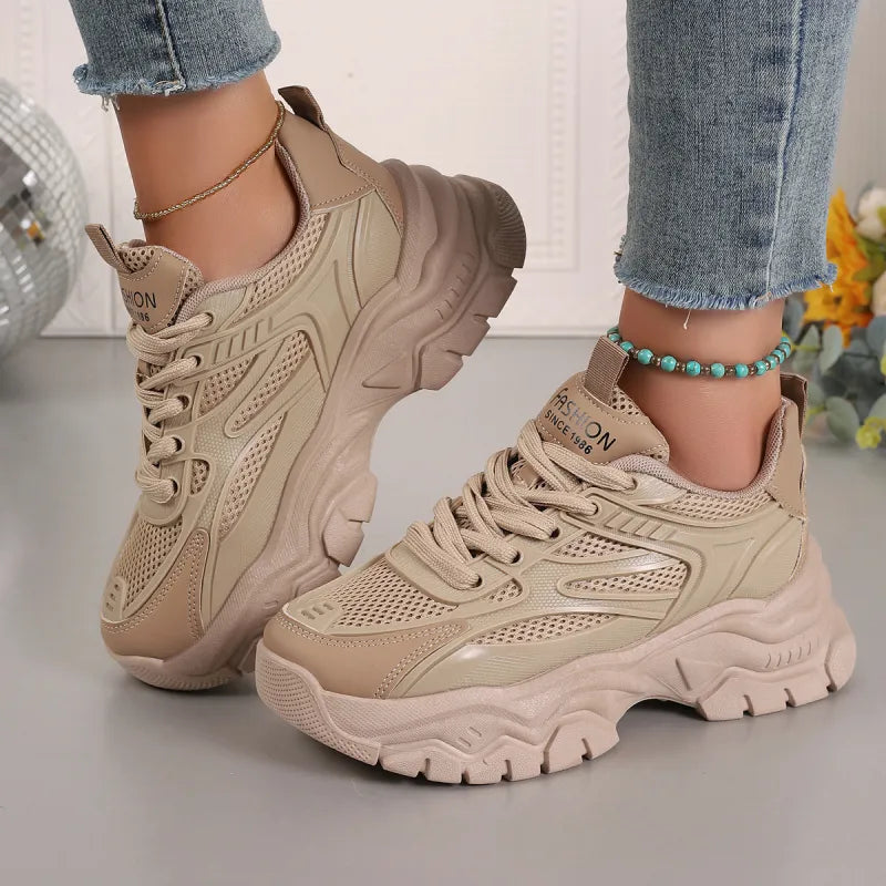 Trendy women's platform sole sneakers, lightweight & breathable for casual everyday wear.