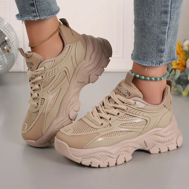 Trendy women's platform sole sneakers, lightweight & breathable for casual everyday wear.