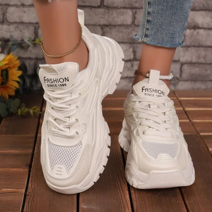 Versatile women's lightweight sneakers, breathable athletic shoes perfect for walking & everyday style.