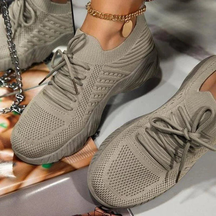 Women's breathable comfort sneakers, perfect for active lifestyles and everyday versatility.