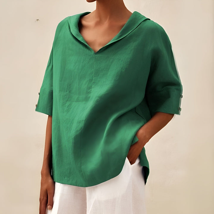 Chic women's short sleeve blouse, versatile for everyday wear. Lightweight and comfortable ladies' summer top.