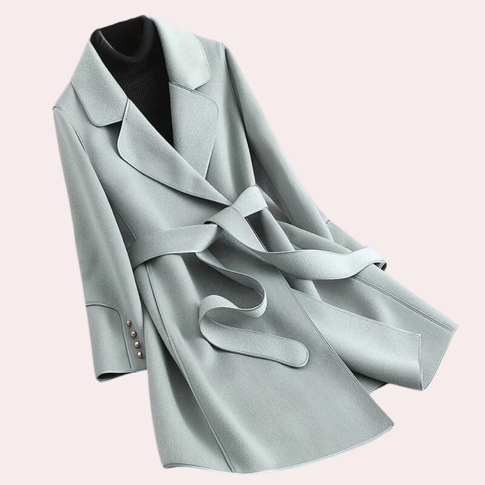 Stylish women's lightweight coat, ideal for transitioning seasons. Elegant fall style or chic spring trenchcoat.