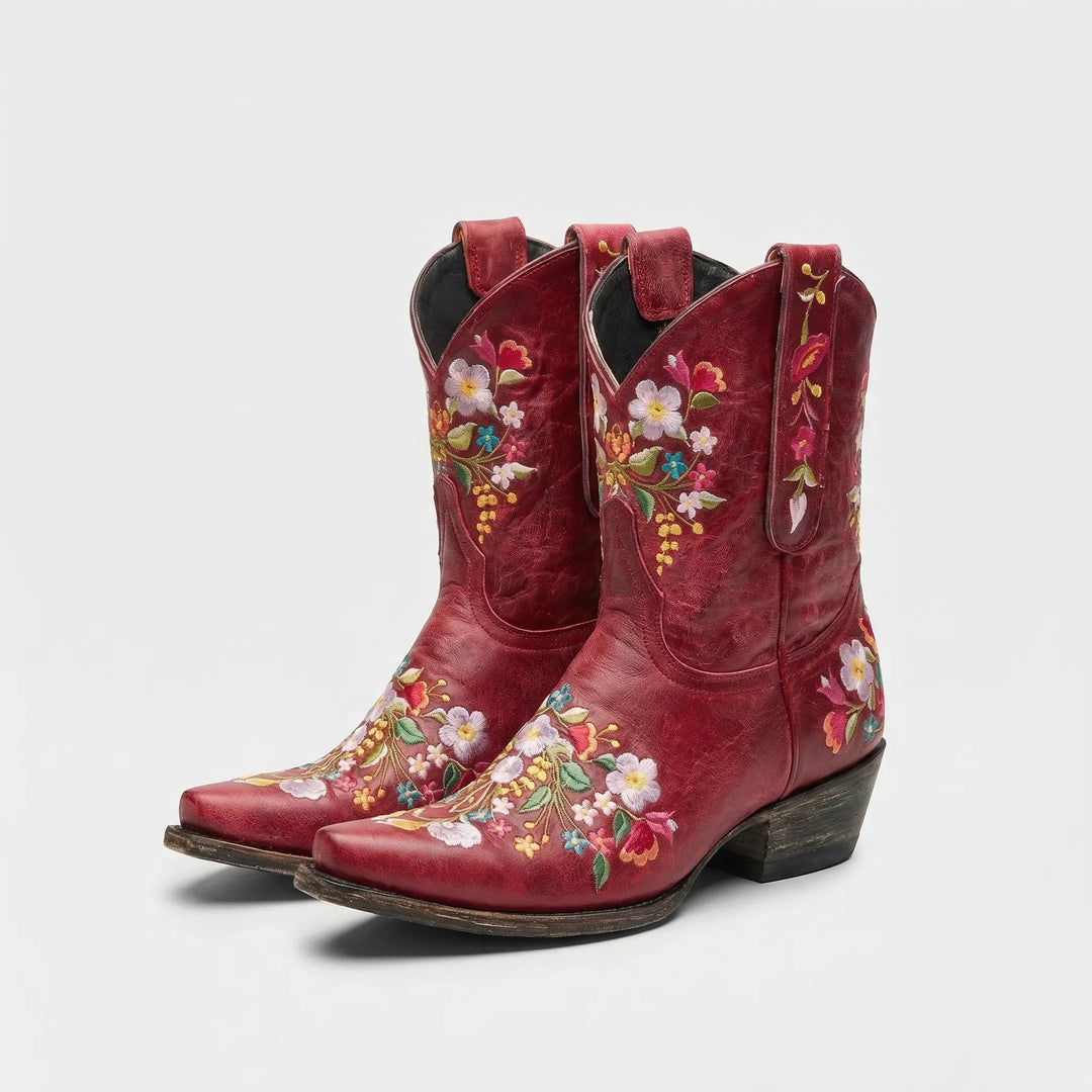 Comfortable women's Lisa ankle boots, Western style, with elegant floral embroidery & a sturdy block heel.