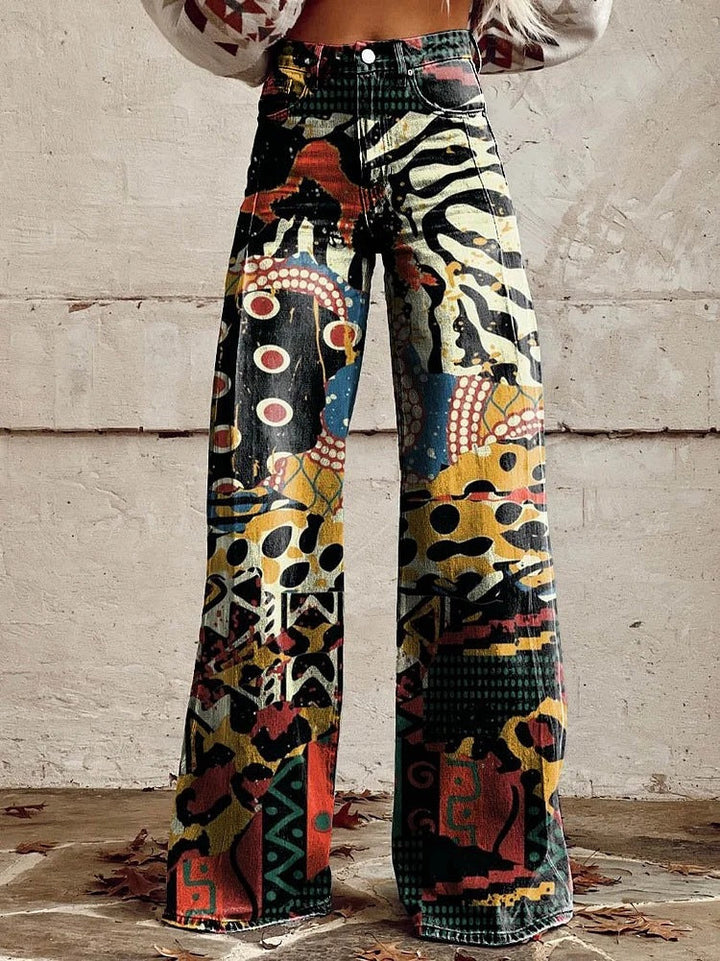 Fashionable baggy jeans for women, relaxed long fit & wide leg denim pants.