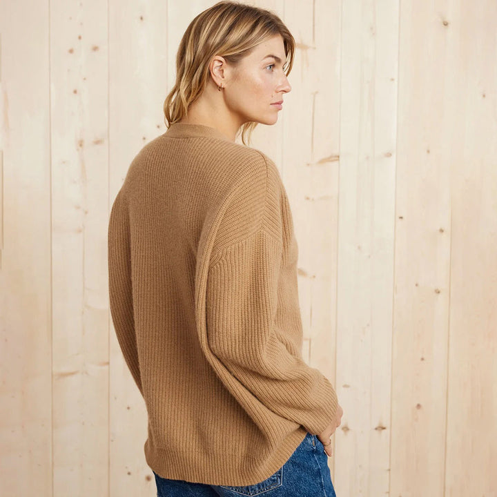 Cozy women's luxury oversized cardigan, soft knit for ultimate comfort and casual elegance.