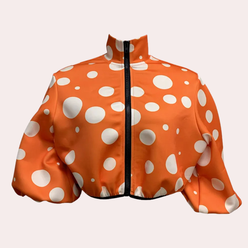 Casual chic women's short coat, ideal for everyday wear. A modern fashion jacket for spring or fall.