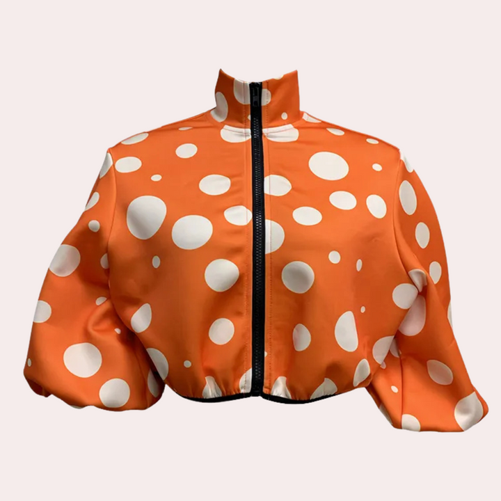 Casual chic women's short coat, ideal for everyday wear. A modern fashion jacket for spring or fall.