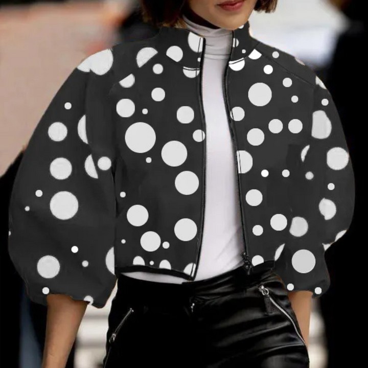 Fashionable women's short coat, perfect for modern everyday style. Versatile fall and spring jacket.