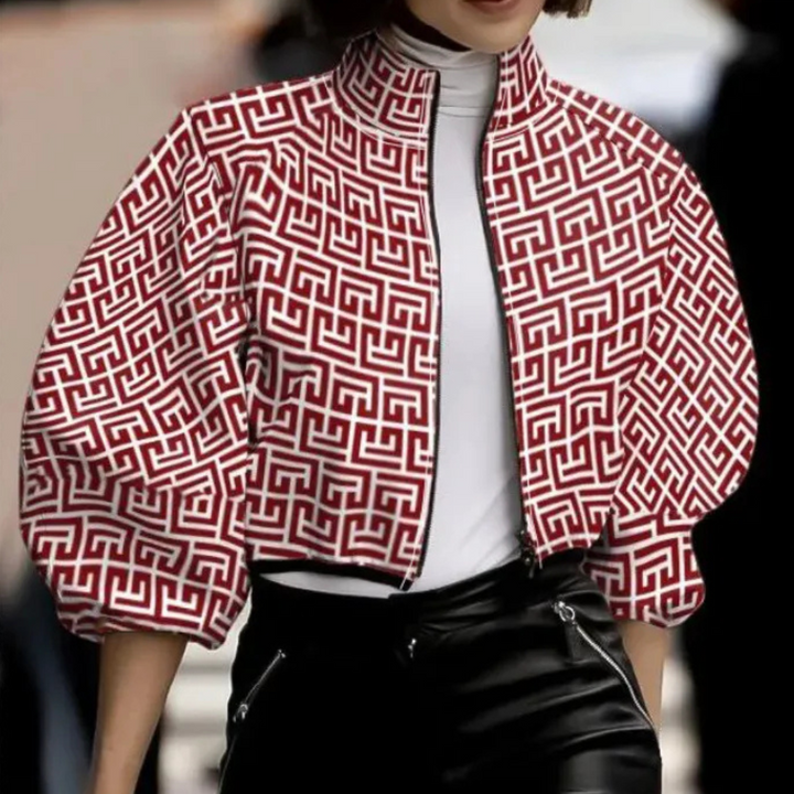 Chic women's short jacket. Modern, versatile coat for everyday style, ideal for fall & spring fashion trends.
