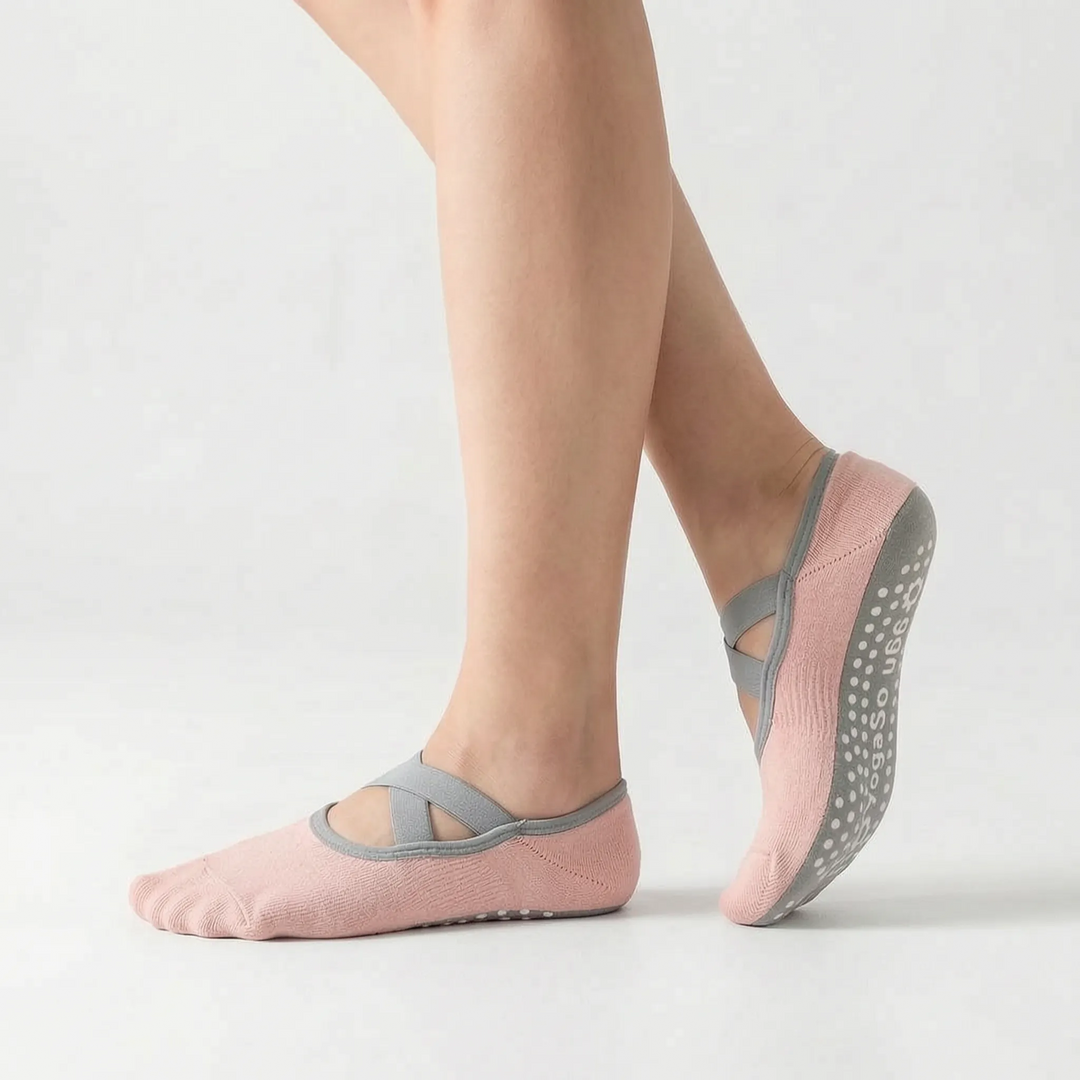 Comfortable women's non-slip studio socks, perfect for ballet, yoga, pilates, and dance fitness. Durable.
