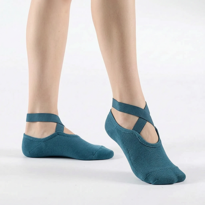 Secure women's non-slip yoga socks with textured grip for studio workouts. Enhances balance & stability during pilates.