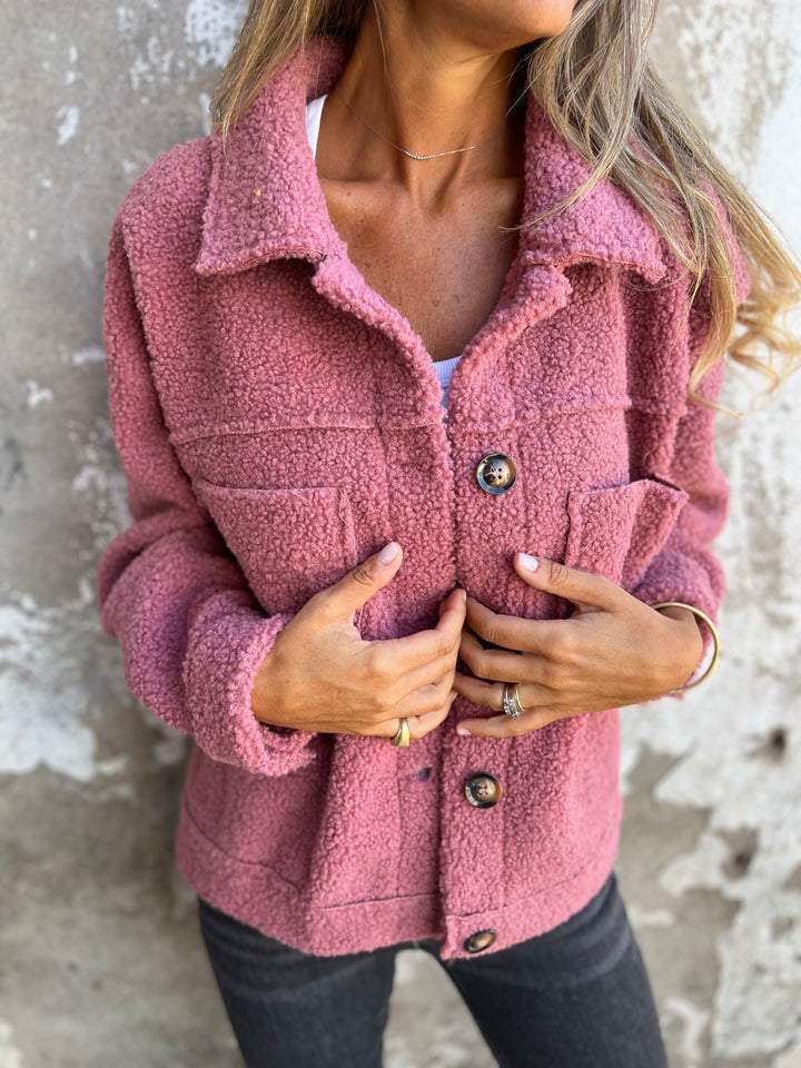 Stylish women's button-up autumn jacket, featuring a classic notch collar, ideal for fall fashion.