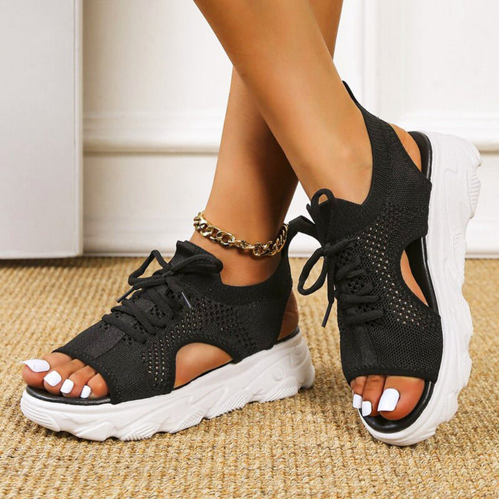 Trendy women's lace-up platform sandals, open-toe design for a fashionable summer look.