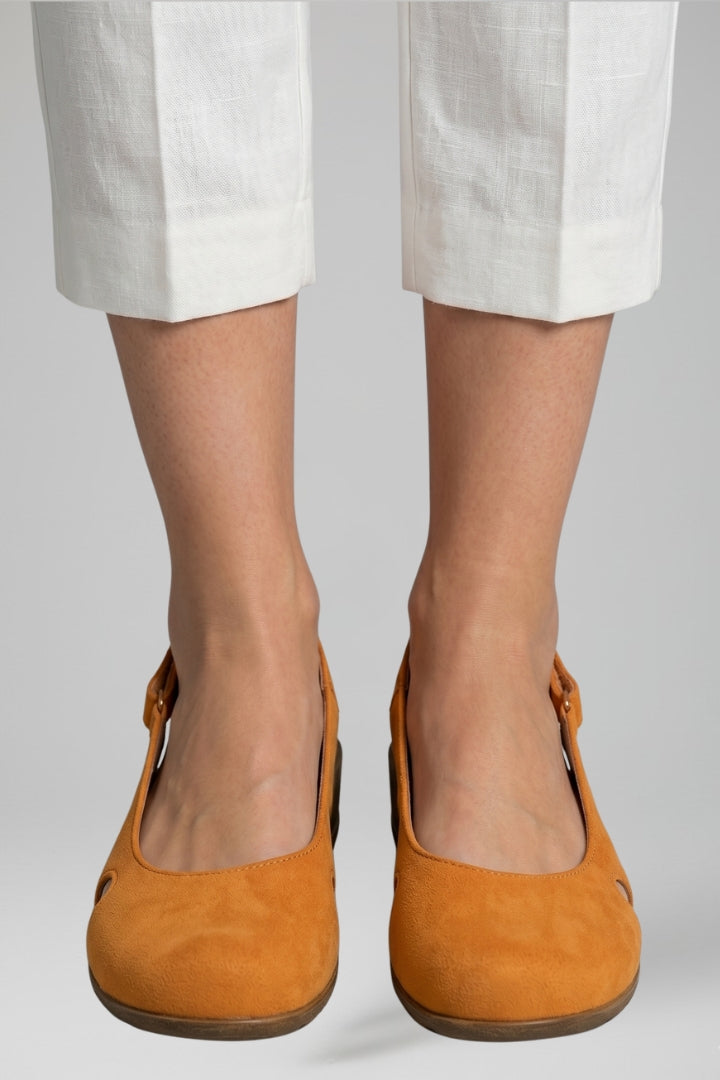 Casual women's walking sandals, orthopaedic design, adjustable for everyday comfort & foot support.