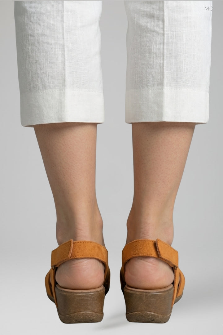 Women's comfort sandals, orthopaedic support, adjustable straps & cushioned sole for walking.