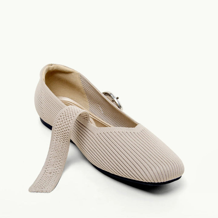 Supportive women's Mary Jane flats, orthopaedic comfort, square toe for all-day wear.