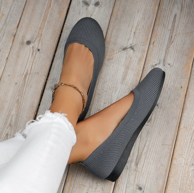 Comfortable women's ballet flats with orthopedic arch support. Breathable design for daily casual or dress wear.