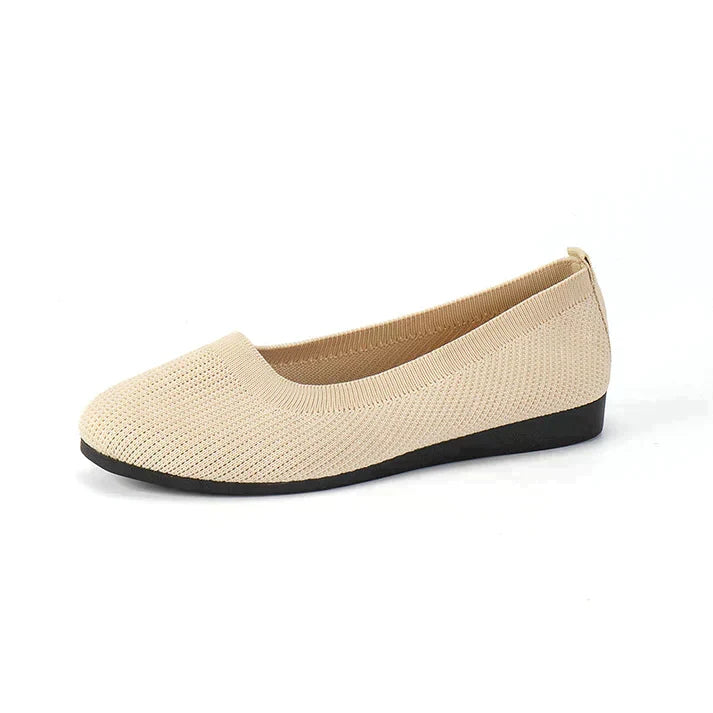Breathable women's ballet flats with advanced orthopedic support, ideal for comfortable everyday walking.