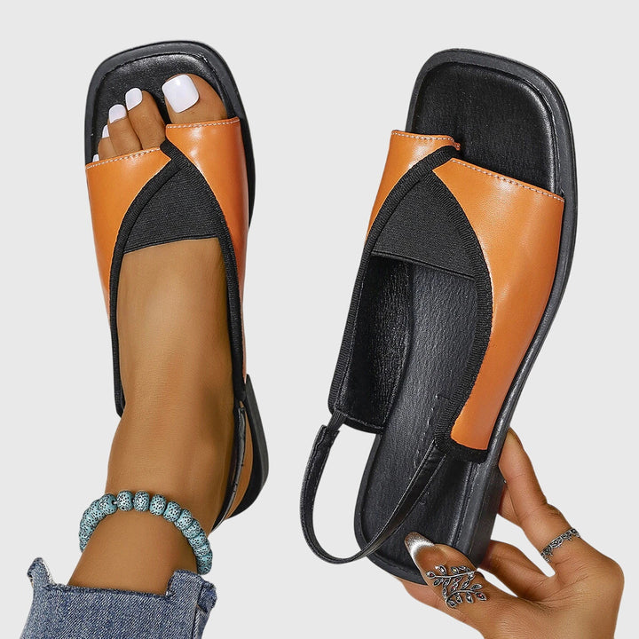 Leopard print women's orthopedic beach sandals with foot support. Stylish & comfortable summer open-toe shoes.