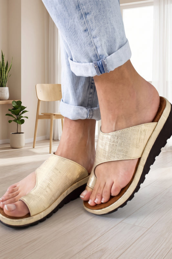 Ergonomic women's comfort sandals with arch support, perfect for foot alignment & all-day wear.