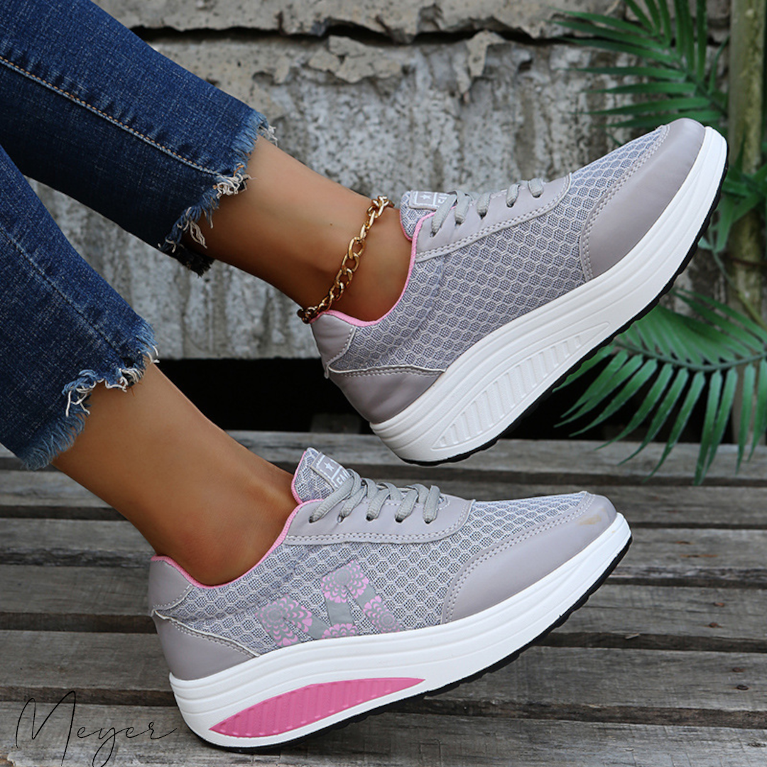 Comfortable women's orthopedic shoes, perfect for walking, everyday wear, and providing excellent arch support.
