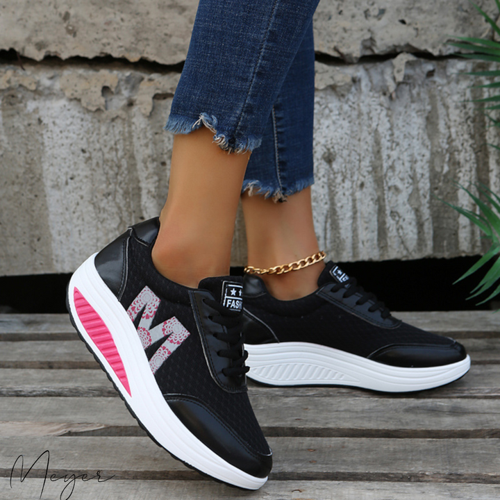 Active women's sneakers with advanced arch support for ultimate comfort, ideal as supportive walking footwear.