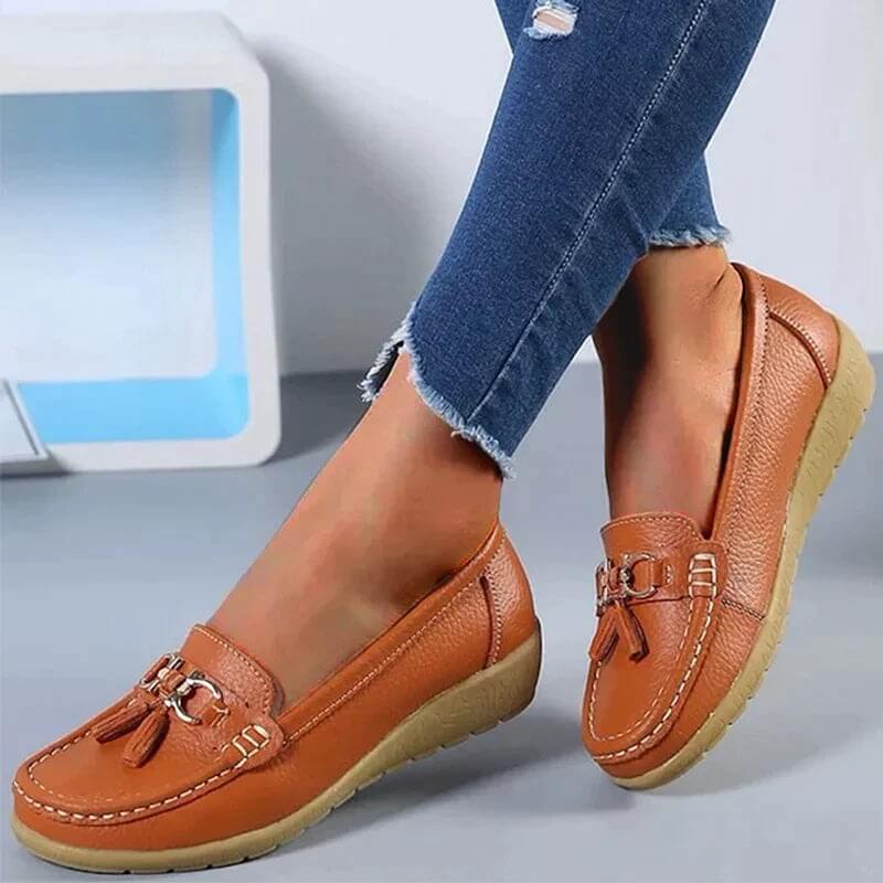 Elegant women's comfort loafers with robust arch support. Slip-on design for easy daily wear.