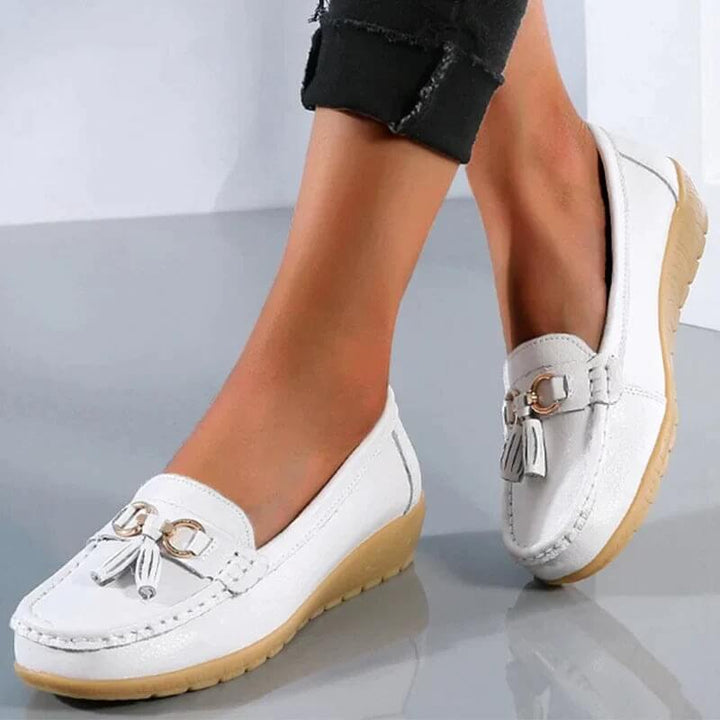 Side view of women's comfort loafers, highlighting flexible sole & arch support for daily wear.