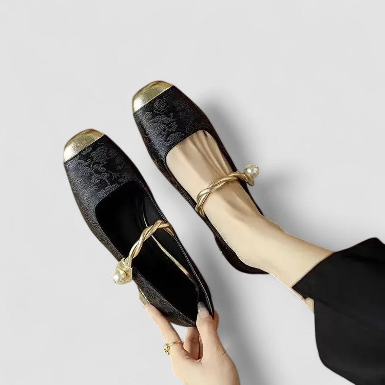 Low block heel women's orthopedic Mary Jane shoes, providing stability and vintage flair for dress or casual wear.