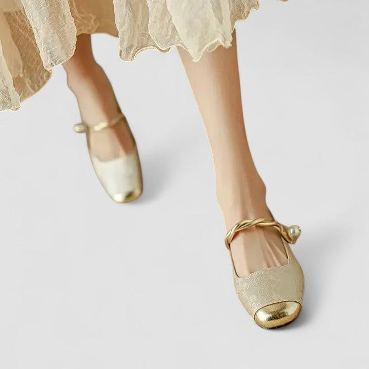 Timeless women's orthopedic Mary Jane shoes with a low block heel for everyday comfort and sophisticated style.