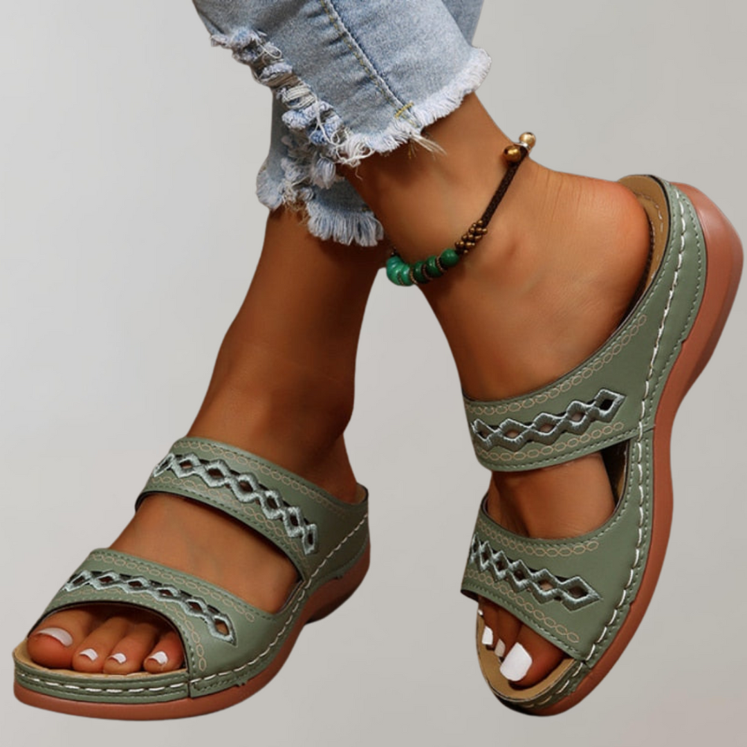 Casual women's platform sandals, orthopedic design for comfort, perfect as supportive summer footwear.