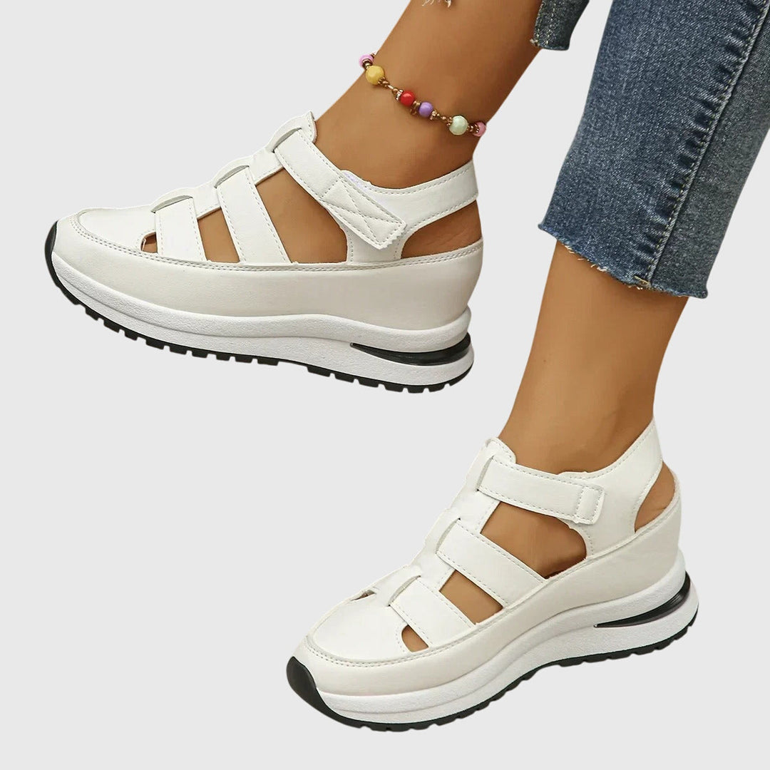 Non-slip sole on women's orthopedic sandals, providing secure grip & comfort for casual summer walking.