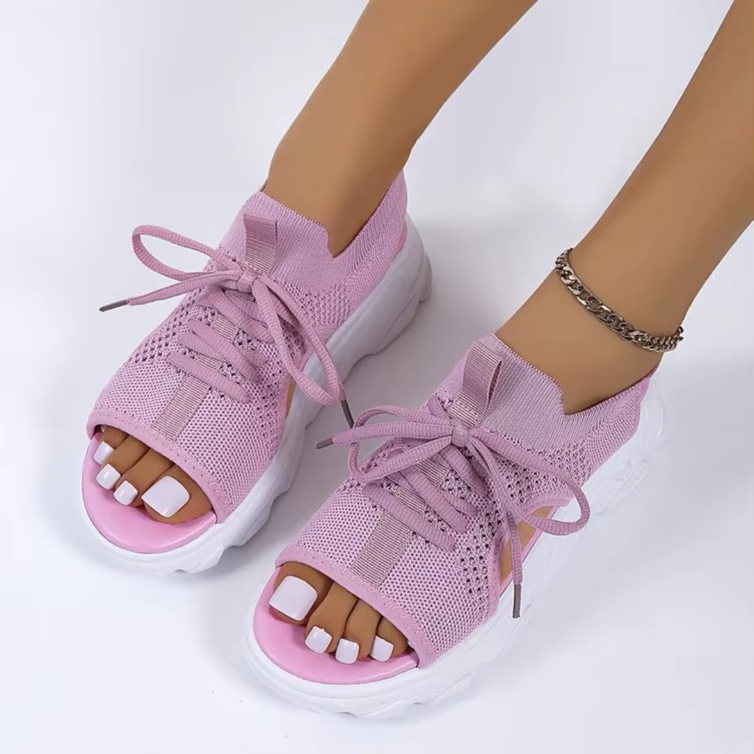 Versatile women's orthopedic sandals, adjustable straps & soft cushioned sole for comfort and support.