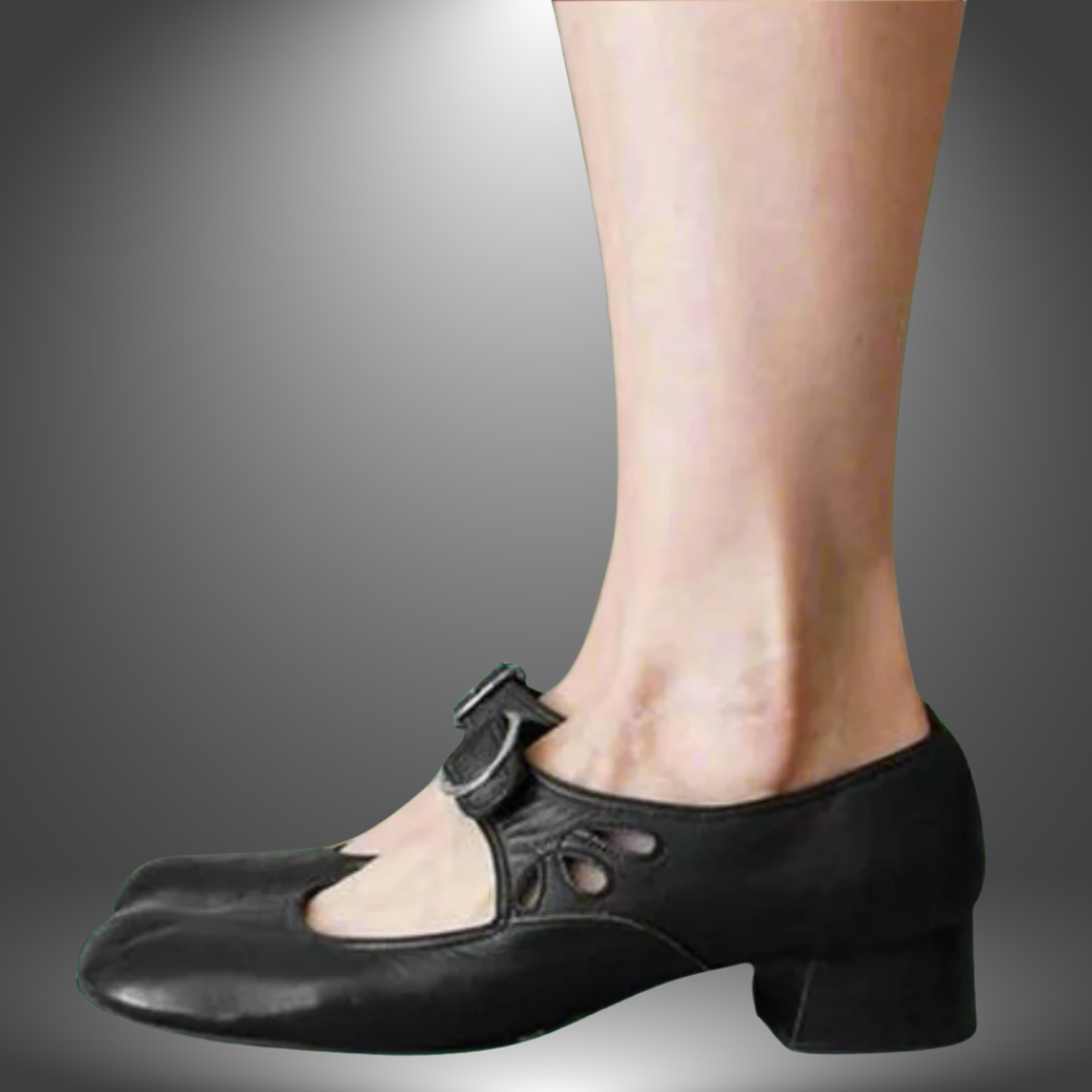 Comfortable women's walking sandals featuring arch support & foot pain relief. All-day wear, slip-resistant sole.