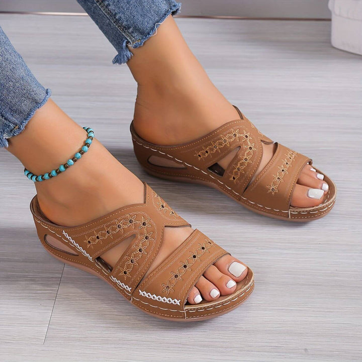 Ergonomic women's sandals, providing arch support & slip resistance. Ideal for healthy feet & daily wear.