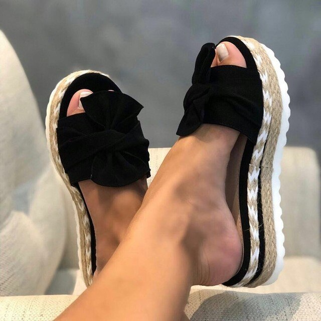 Stylish women's walking sandals providing orthopedic arch support & all-day comfort, worn casually for summer outings.