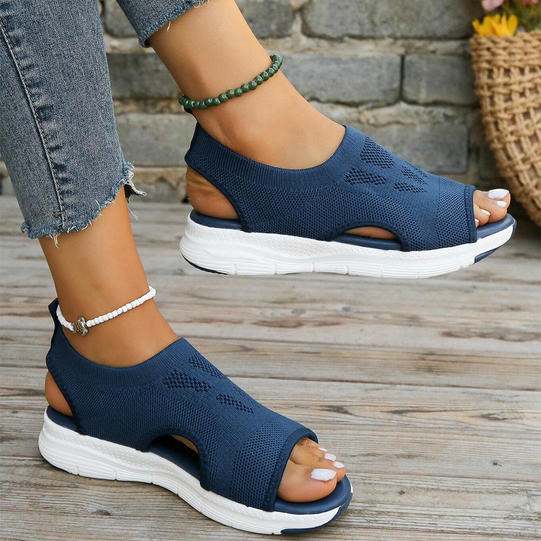 Comfortable women's walking sandals, strong foot support & non-slip sole.