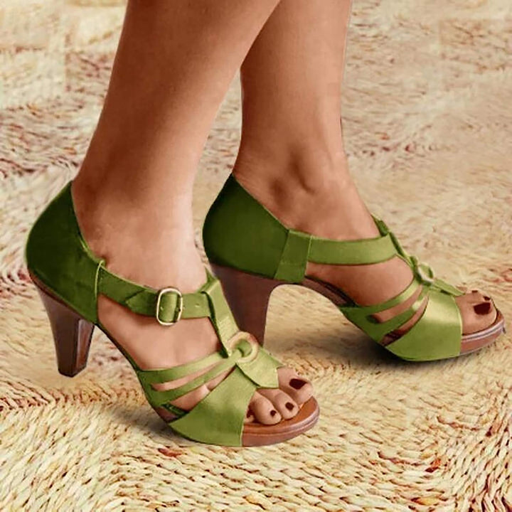Premium women's orthopedic sandals with arch support, ideal for daily summer use.