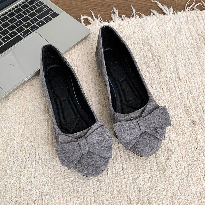 Casual slip-on women's ballet flats with orthopedic comfort and wide fit.
