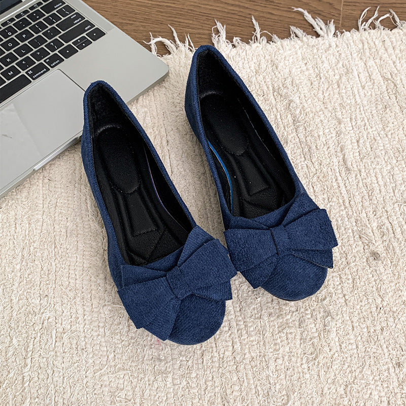 Modern women's orthopedic wide fit ballet flats for casual & everyday wear.