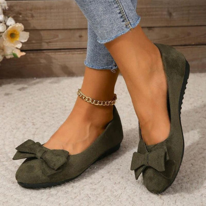 Casual wide fit women's ballet flats, orthopedic and easy slip-on style.
