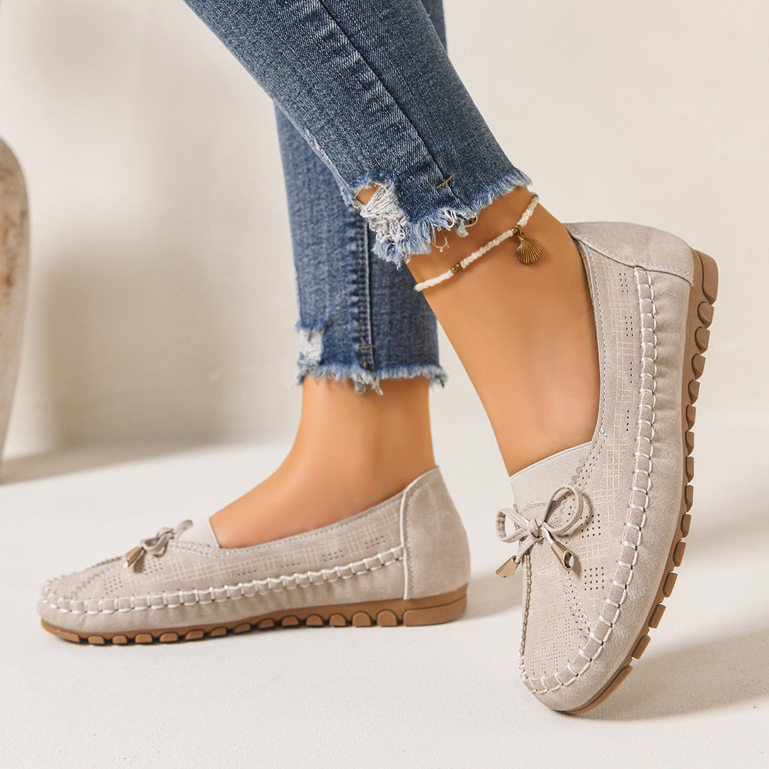 Everyday women's wide fit loafers, providing orthopedic support and cushioned comfort.