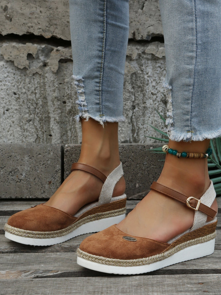 Women's orthopedic woven sandals with cushioned comfort & arch support, perfect for summer walking.